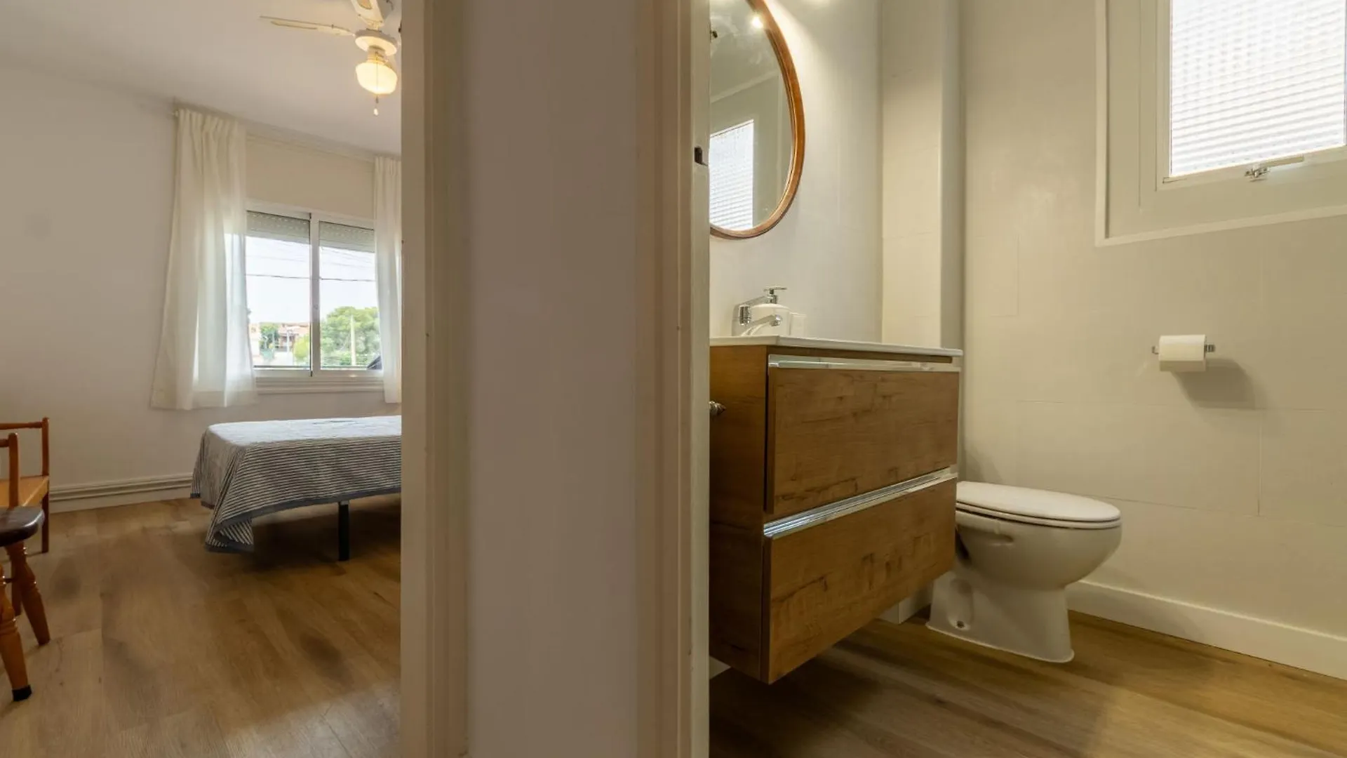 קוניט Apartment Mirror By Interhome