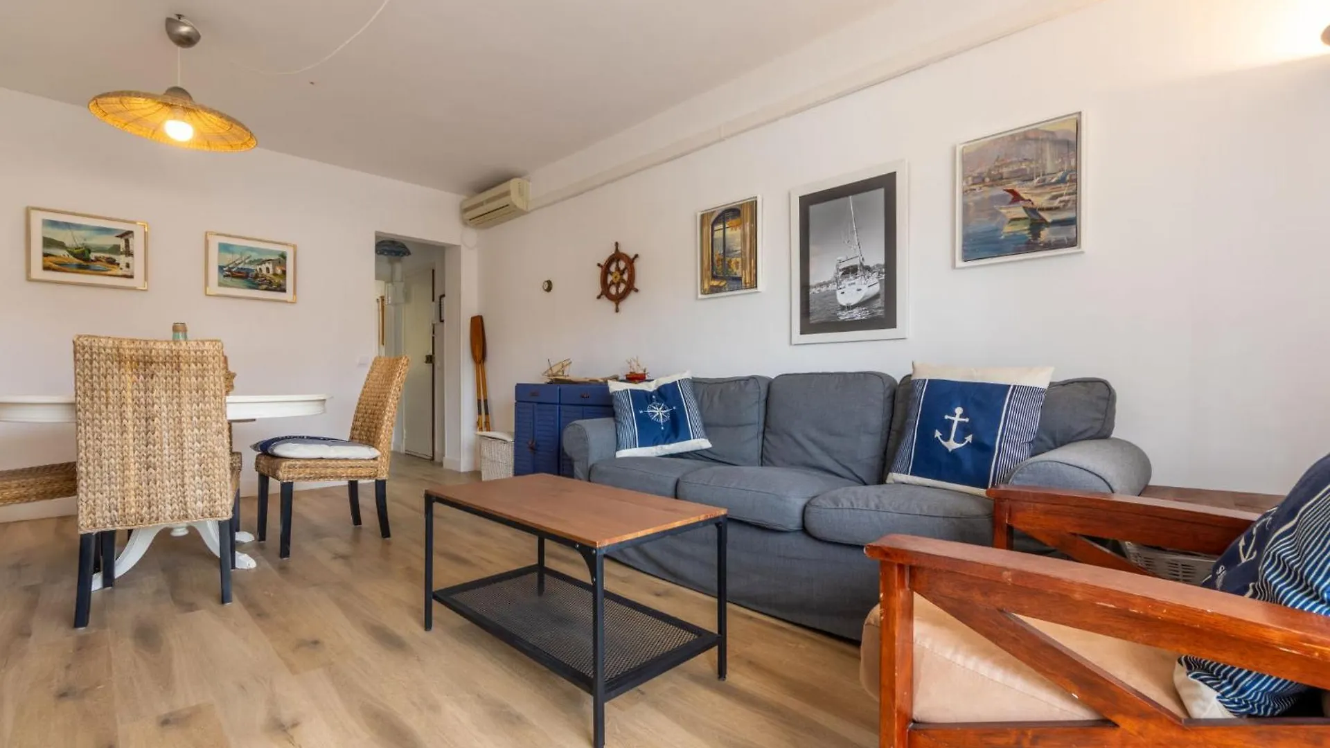 קוניט Apartment Mirror By Interhome