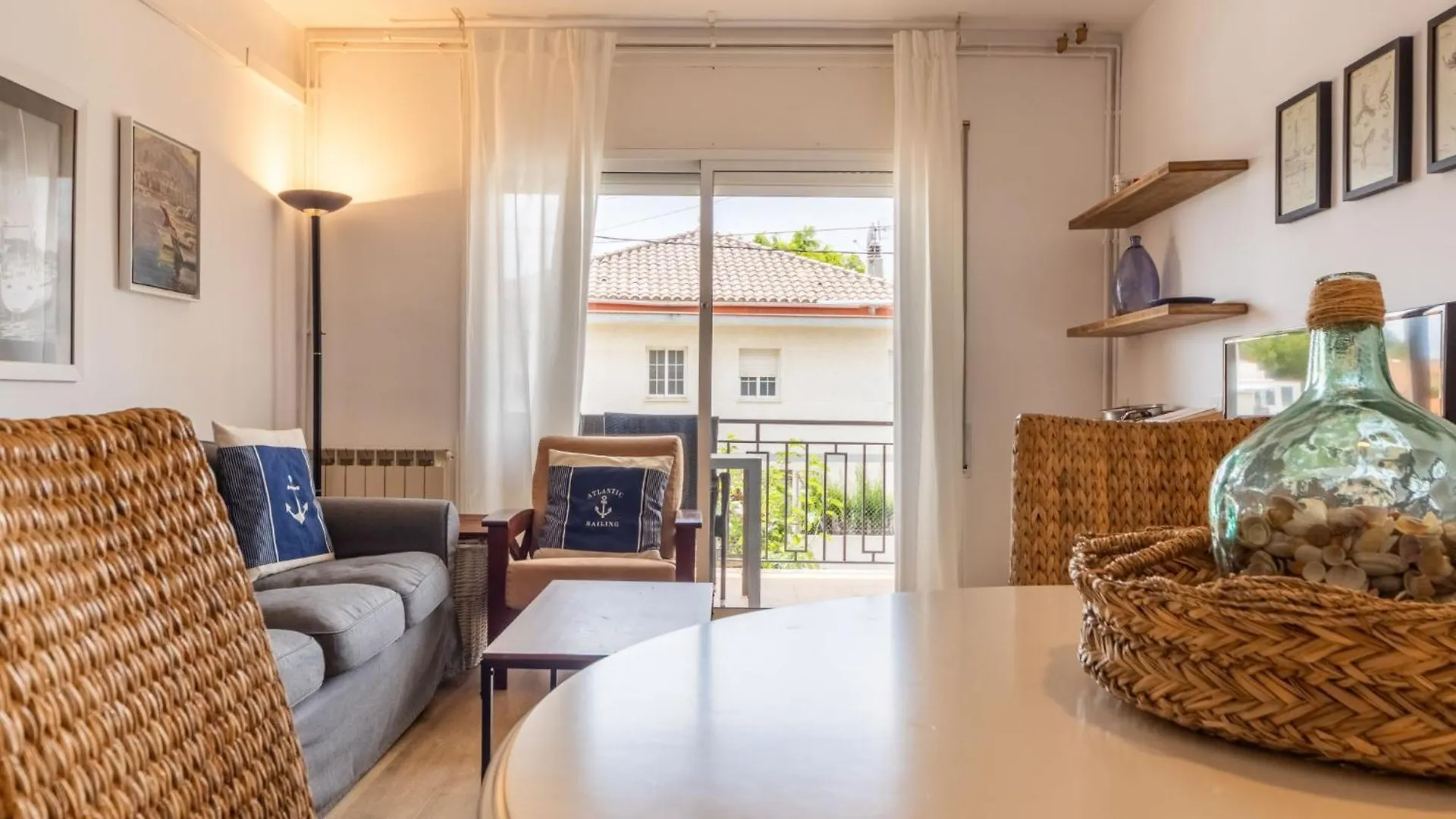 קוניט Apartment Mirror By Interhome